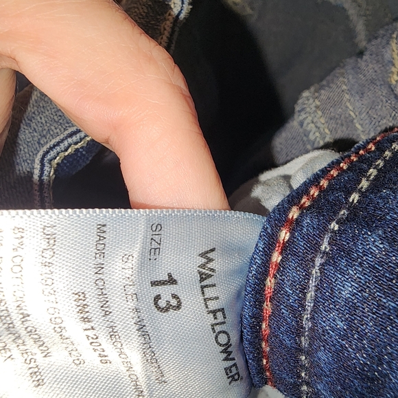 Wallflower Denim Capri, Cuffed, Size 13 - Picture 2 of 4
